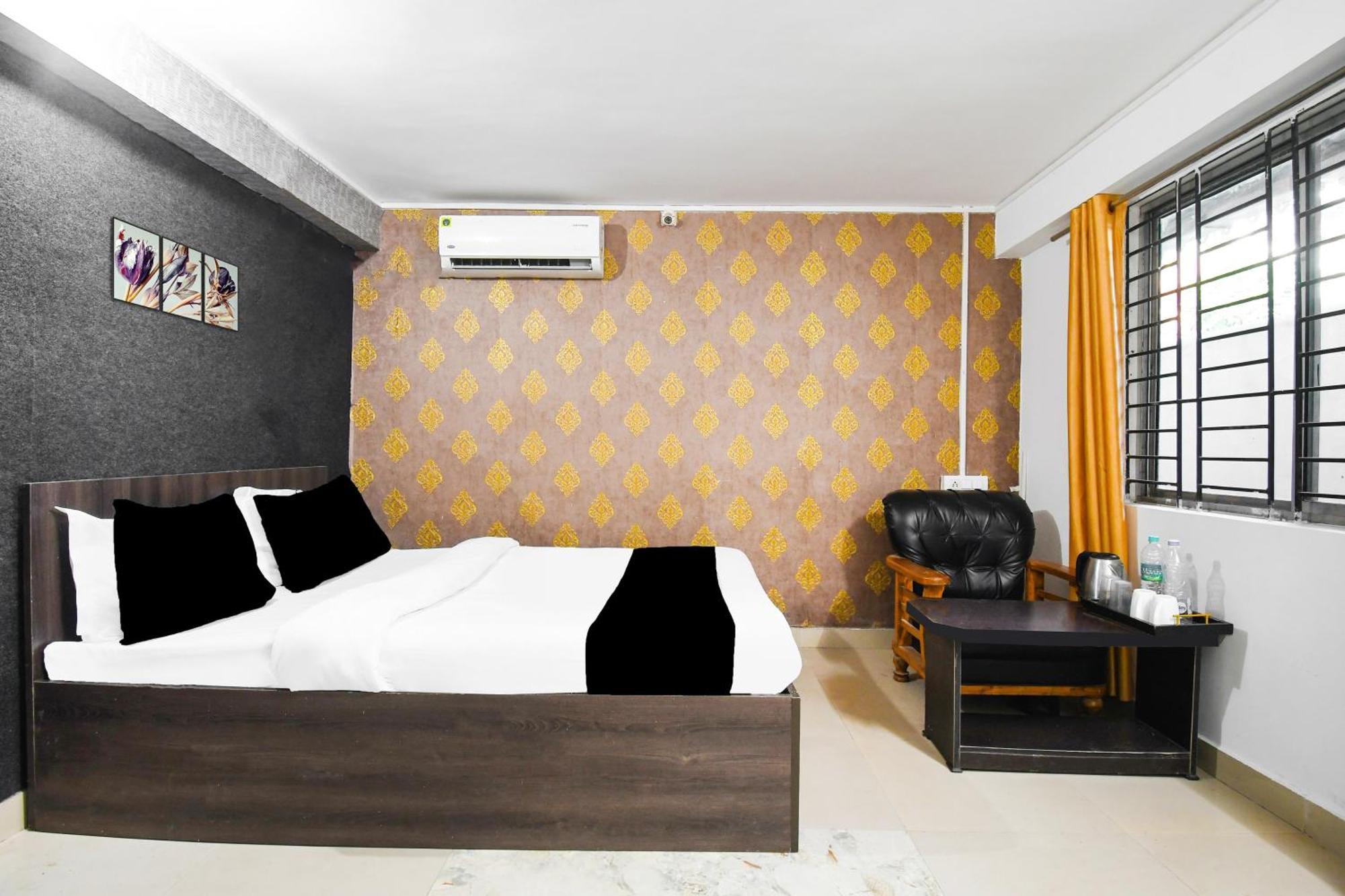 Super Hotel O Champasari Siliguri Formerly Four Fox Suits Panchanai Exterior photo